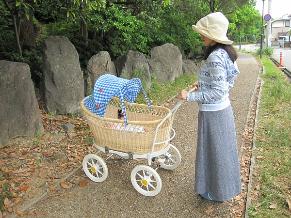 数量限定品】籐・ラタンの乳母車、ベビーカー/ギンガムブルー幌 数量限定品】籐・ラタンの乳母車、ベビーカー/ギンガムブルー幌